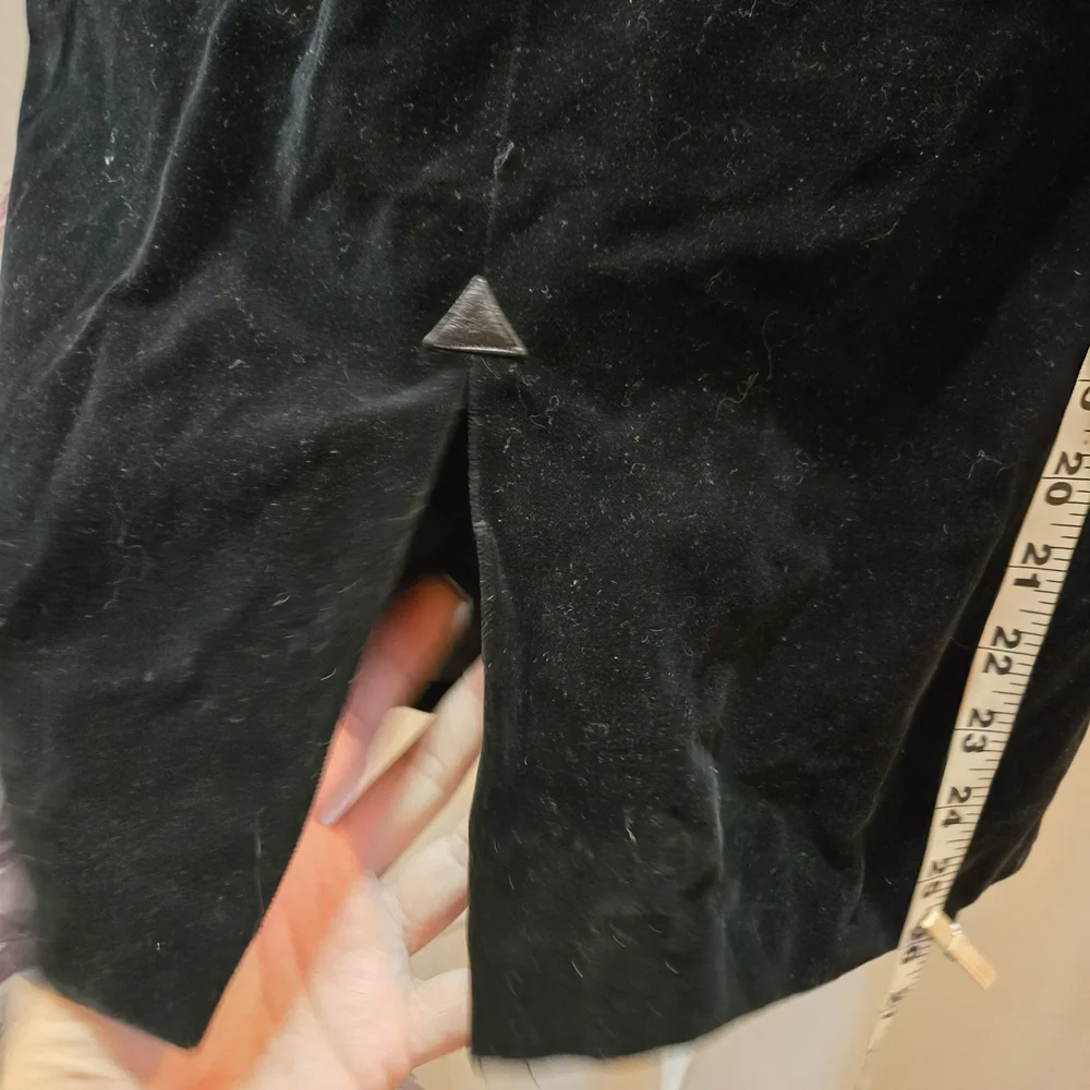 Elegant Black Velvet Skirt - Picture 2 of 7